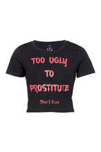 Lade das Bild in den Galerie-Viewer, TOO UGLY CROP TEE BLACK WOMAN
