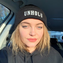 Lade das Bild in den Galerie-Viewer, UNHOLY Beanie
