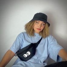 Lade das Bild in den Galerie-Viewer, CAT EYES Hip Bag
