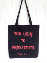 Lade das Bild in den Galerie-Viewer, TOO UGLY TO BAG / TASCHE small
