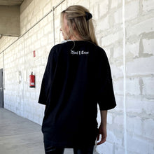 Lade das Bild in den Galerie-Viewer, PREMIUM FUCK RACISM OVERSIZED TEE BLACK
