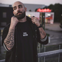 Lade das Bild in den Galerie-Viewer, PREMIUM FUCK RACISM OVERSIZED TEE BLACK
