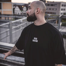 Lade das Bild in den Galerie-Viewer, PREMIUM FUCK RACISM OVERSIZED TEE BLACK
