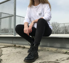 Lade das Bild in den Galerie-Viewer, LOGO PATCH TEE LONGSLEEVE WHITE
